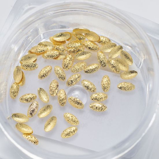 Komilfo Metal Rivets oval large 1.5 * 3 mm, gold Komilfo Metal Rivets oval large 1.5 * 3 mm, gold